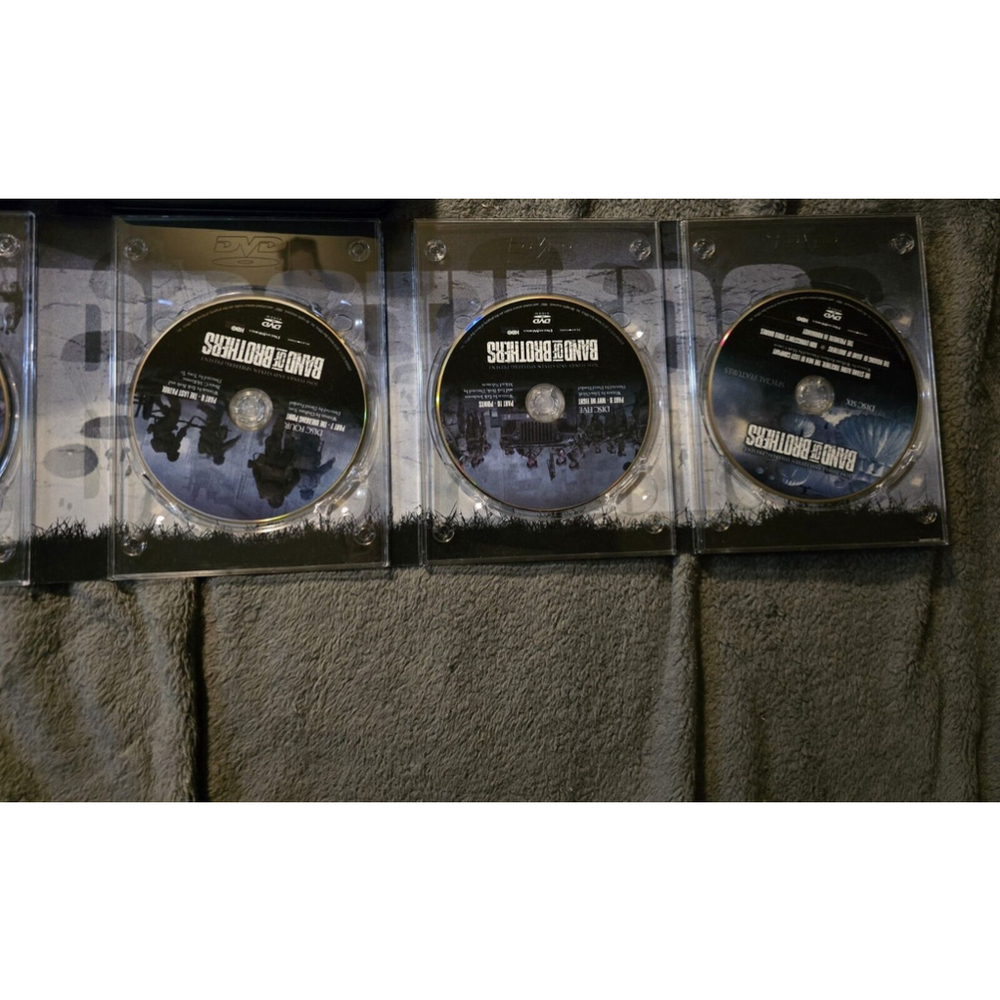Band of Brothers DVD 6 Disc Set Collectible Tin - Tom Hanks & Steven Spielberg - Picture 4 of 7
